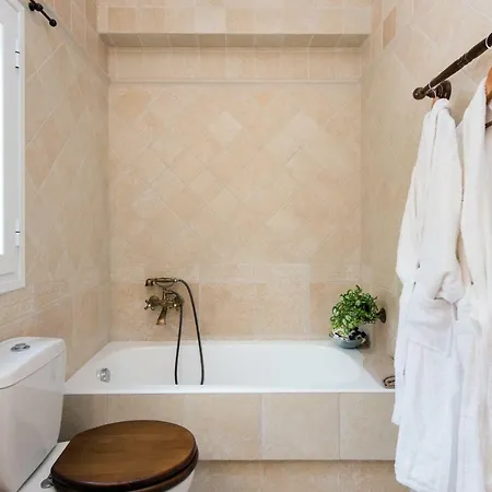 Bianco Blu بيت للعطل